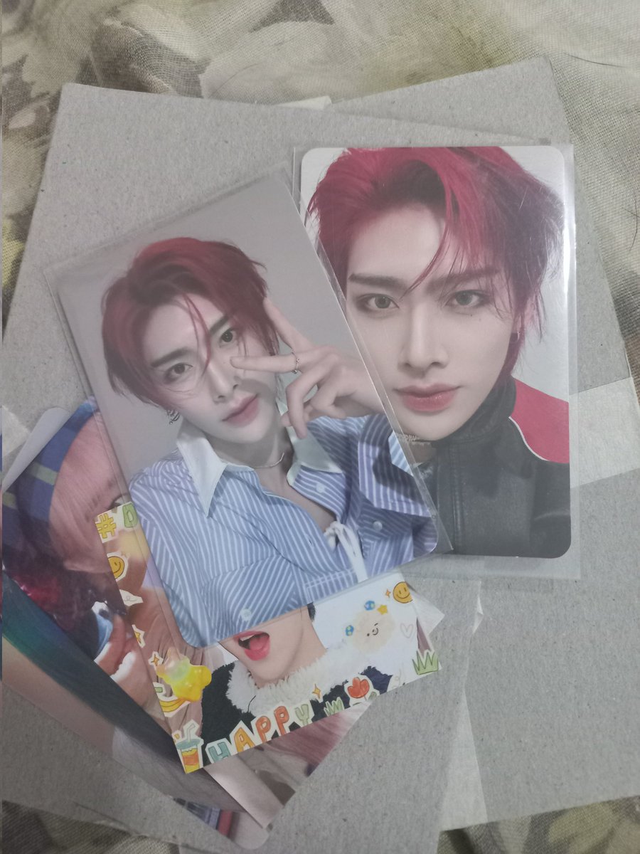 gyubsrival's tweet image. FEEDBACK MEGA POSITIVO para @ruicaptor que me vendeu esses dois Rui lindos de morrer (tô apaixonada) chegou tudo certinho, bem embrulhado e com brindes fofinhos! muito obrigada amg! 💕