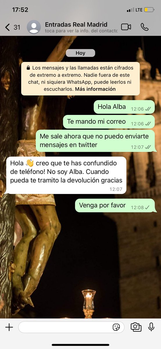 mdorado17's tweet photo. Hoy intentando comprar entradas para el R.Madrid-Sevilla, tras estar desde el viernes intentándolo en la página web, he llegado por twitter a una chica que parecía vender dos localidades, la cuenta es @sinaalba_ . Finalmente ha resultado ser un fraude.@policia @realmadrid https://t.co/b8Dx9C1O9O