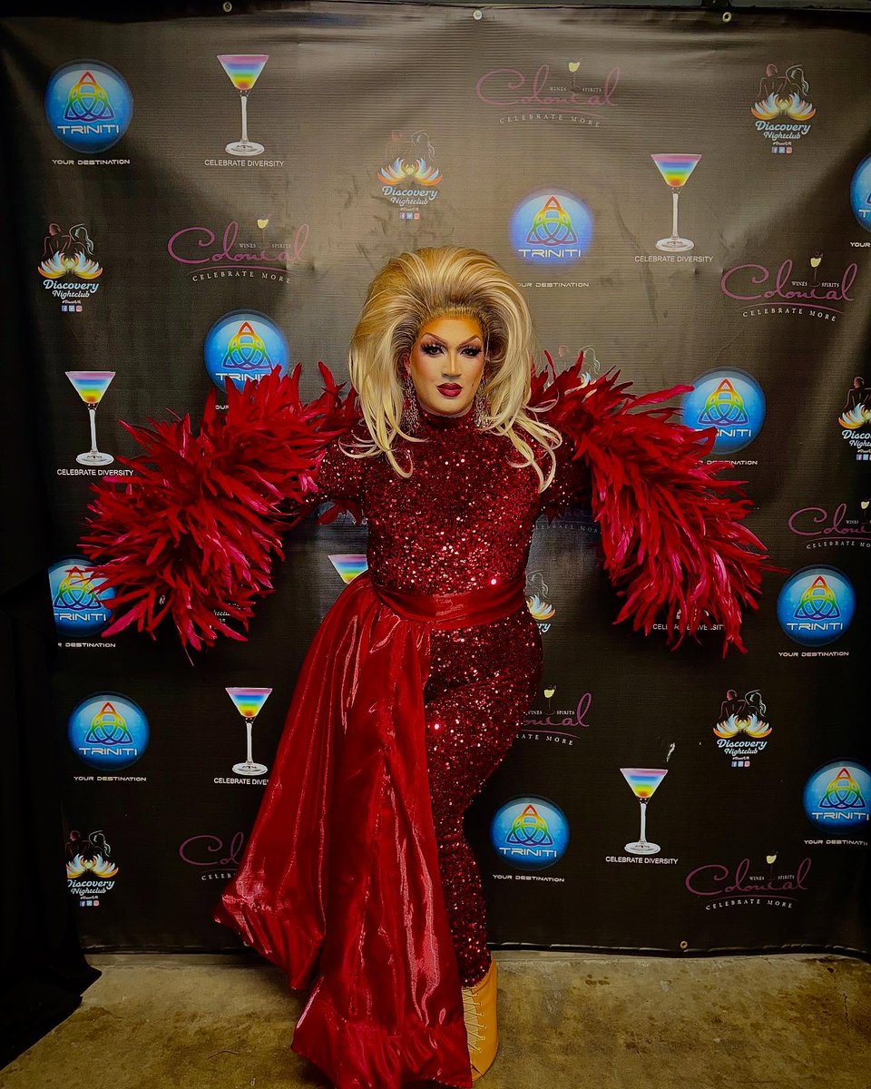 thefeatherplace's tweet photo. Looking luxurious and oh so MERRY💃✨️@melanie_masters is ready for the holidays in this limited edition feather boa❤️‍🔥🥂 #FeatherTrendsetter #HappyCustomer #DragBrunch #LimitedEdition #DeluxeFeatherBoa

https://t.co/Qaoq9Ibvzq https://t.co/BBBhtNDjMM