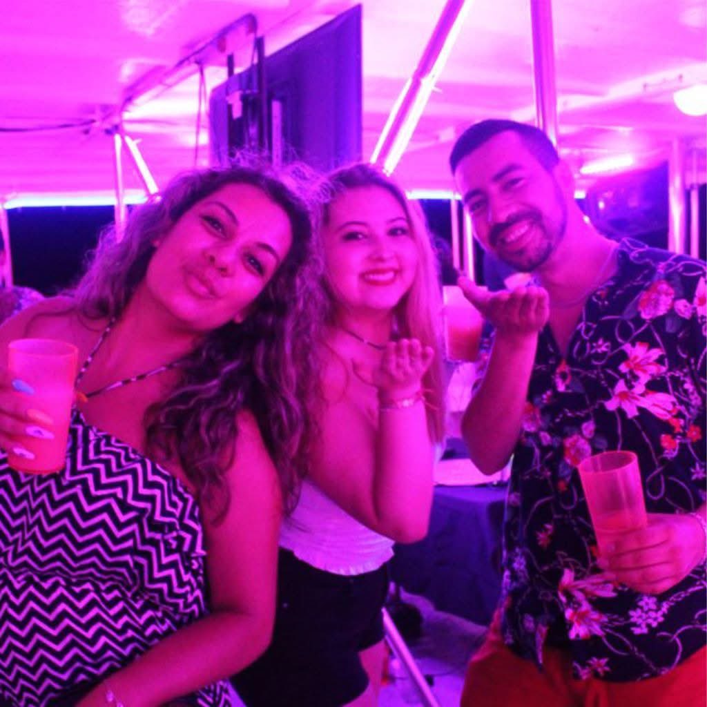 VallartaPtours's tweet photo. 2025 Party 🤩🥳🥂

¡Te invitamos a unirte a una inigualable fiesta nocturna en un recorrido por la bahía a bordo de un prestigioso catamarán!⛴

https://t.co/fFl1cKDlxl

#neonparty #2025party #PuertoVallarta #ToursPuertoVallarta #diversionasegurada #diversionenelmar 🥳 https://t.co/xJZjQWRh1L