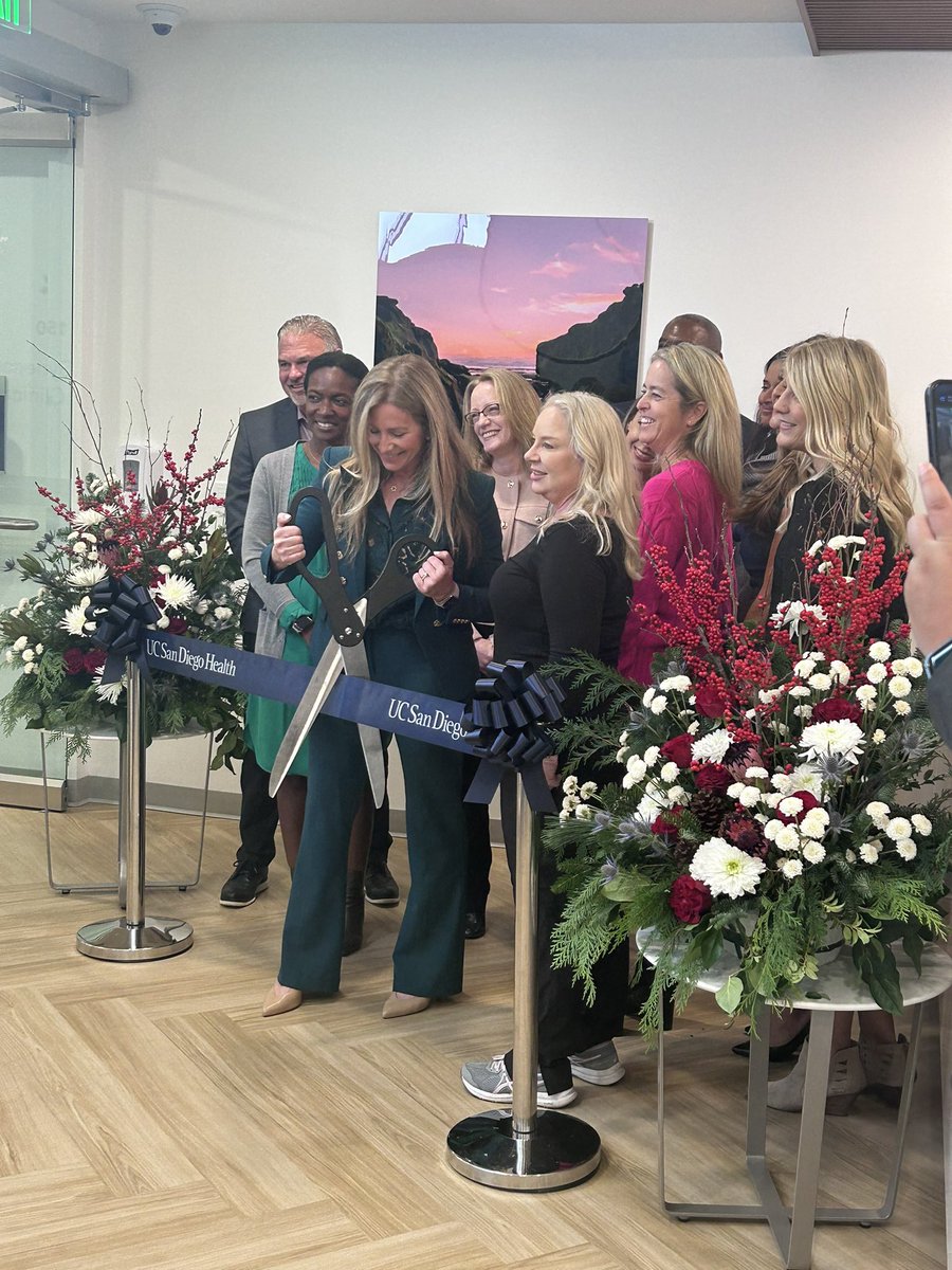 drcynthiagyamfi's tweet photo. Kudos to our team @UCSD_ObGyn for increasing access to #Gynecology services with our brand new clinic @UCSDHealth on #Genesee! https://t.co/CtKuQTk9up