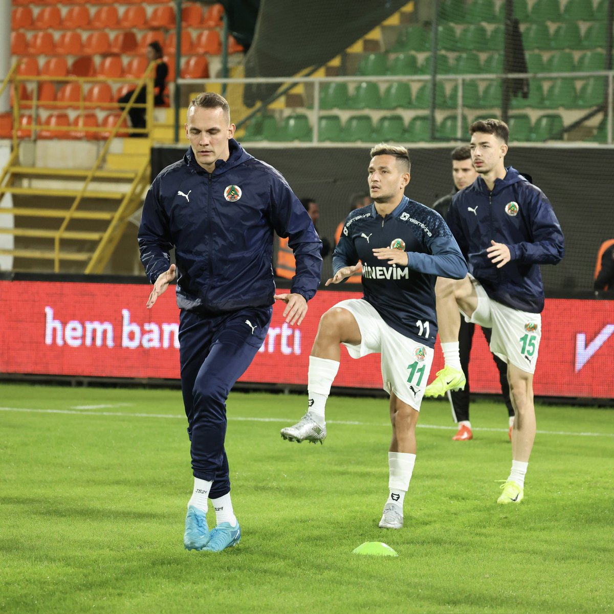 Alanyaspor's tweet photo. 🔥 Isınmadayız!

#ALYvAMD | #HaydiAlanya https://t.co/Bm6qUYozJ9