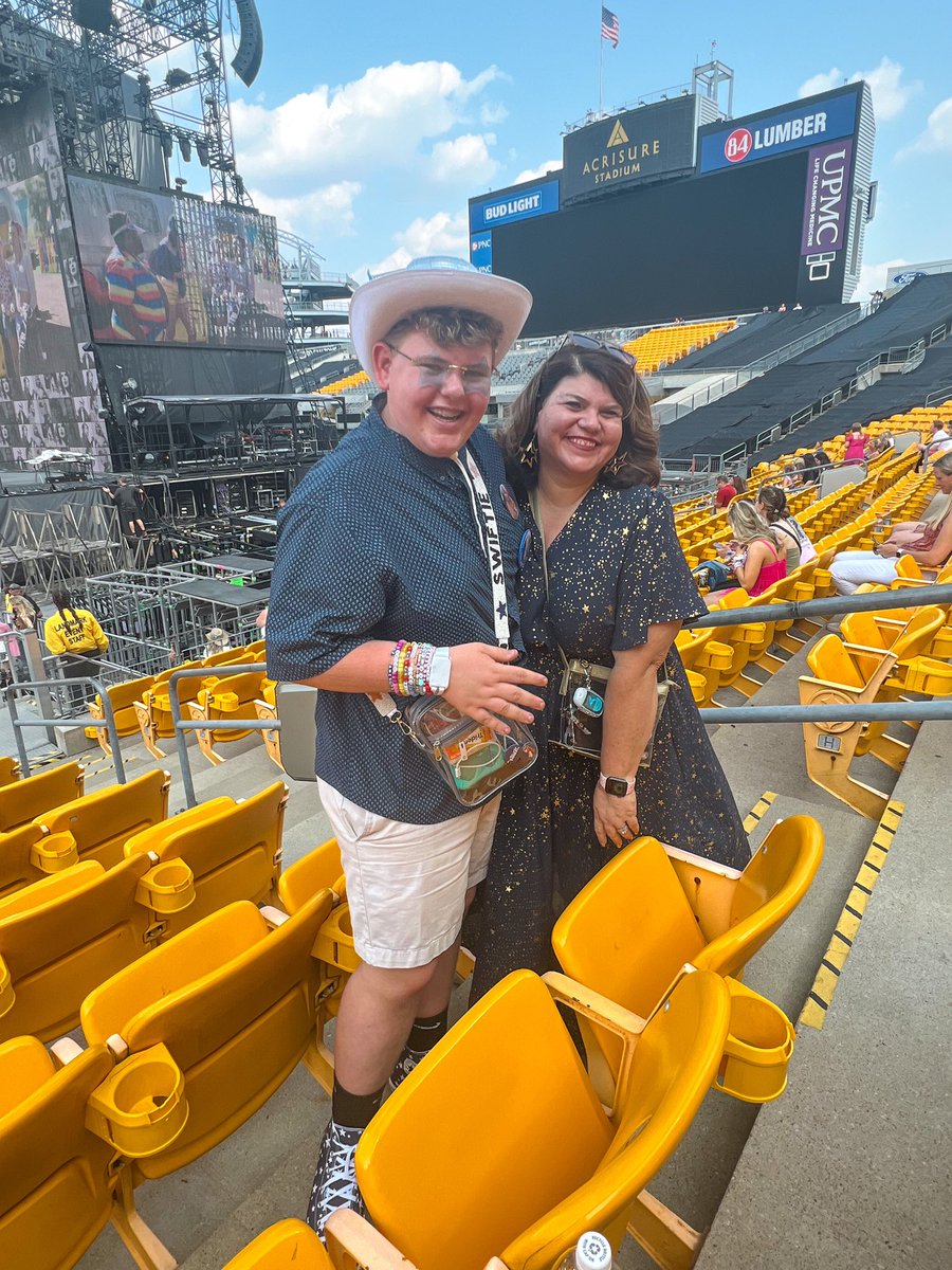 forgivemematt's tweet photo. pittsburgh n2 + tayronto n1 🩷🤗
              @taylornation13 https://t.co/8276mlTwAZ