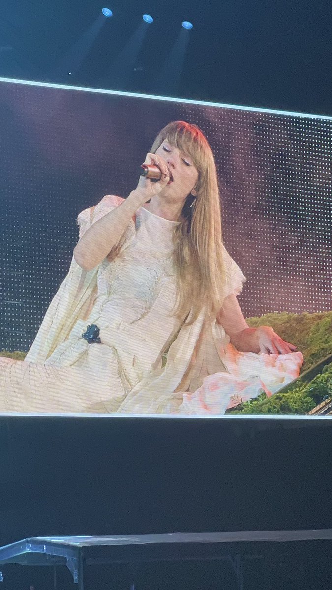 forgivemematt's tweet photo. pittsburgh n2 + tayronto n1 🩷🤗
              @taylornation13 https://t.co/8276mlTwAZ