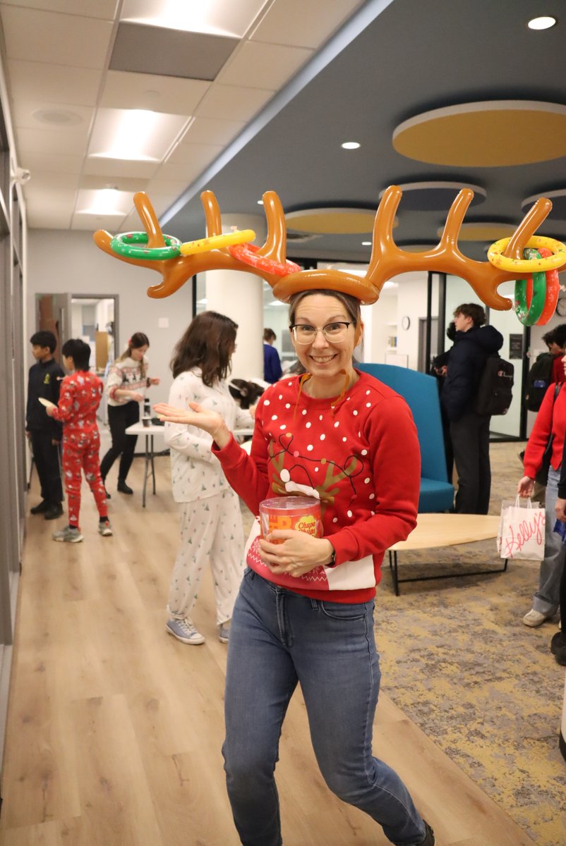 maclachlan_ca's tweet photo. 🎄✨ Our Upper School was full of holiday cheer on the last day before Winter Break!  Prefects and staff served up a pancake breakfast, free hot chocolate, and Salty Dog Santa stopped by for festive photos. 

#HolidaySpirit #MACCommunity #WinterBreakFun #SaltyDogSanta https://t.co/5trWUdPAuL