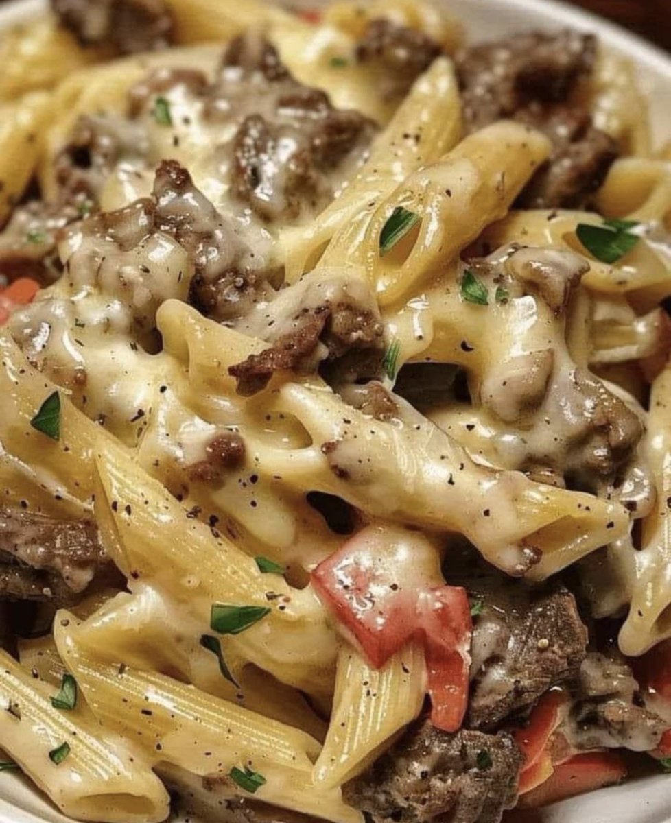 FoodPleaser's tweet photo. Philly Cheesesteak Pasta https://t.co/iHJIfcdIHy