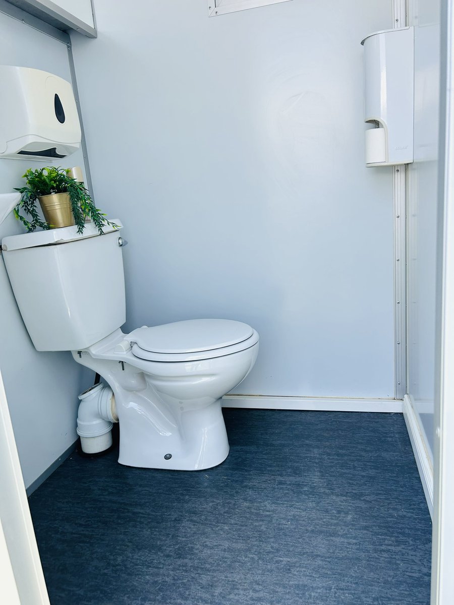 Proper sanitation handled✅🙏🏿

We go beyond and above

#Zungu #Khune #amaWinna #dialdirect #CAFAwards2024 #Caltex