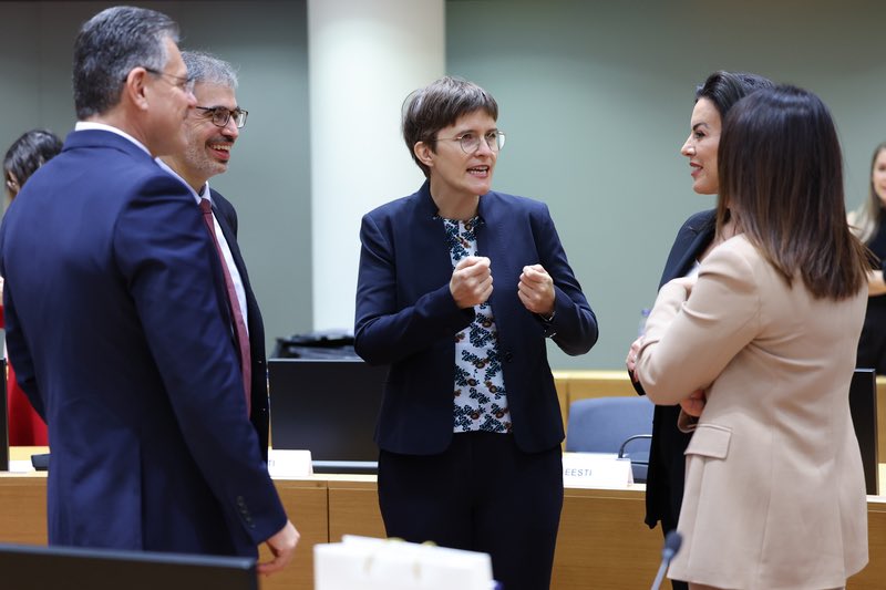 MarosSefcovic's tweet photo. #GAC: I updated Ministers on the ongoing talks with Switzerland. I appreciate the support around the table for the @EU_Commission's approach and work.

Only a few issues remain open. Our goal is to bring the talks across the finish line. https://t.co/u3QirWbfEA