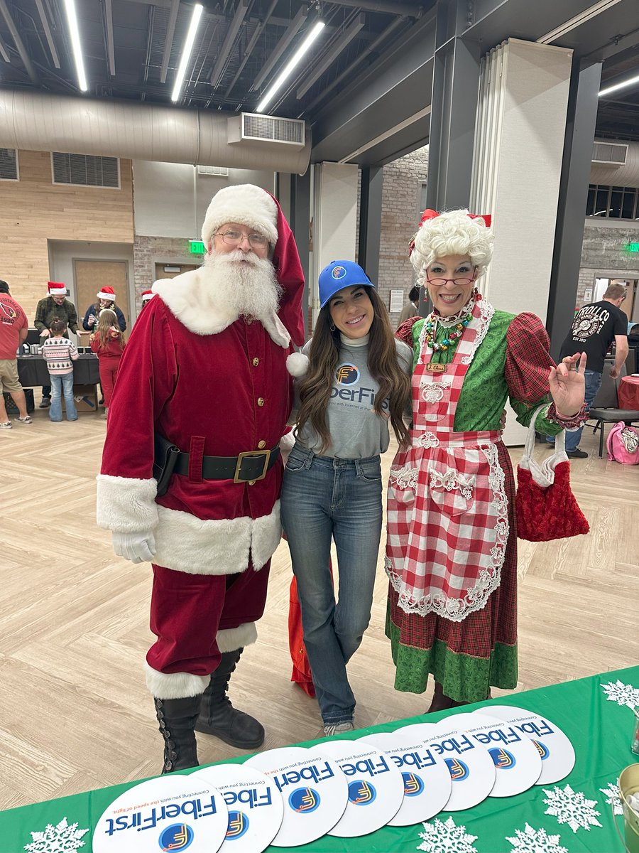 We had the pleasure of being the primary sponsor for Cookies with Santa in Downtown Mesa! It was a night full of holiday crafts, cookie decorating, hot cocoa, caroling, and a chance to capture the season’s joy with holiday photos🎄🎅
#FiberFirst #FiberFirstImmersed #FiberInternet