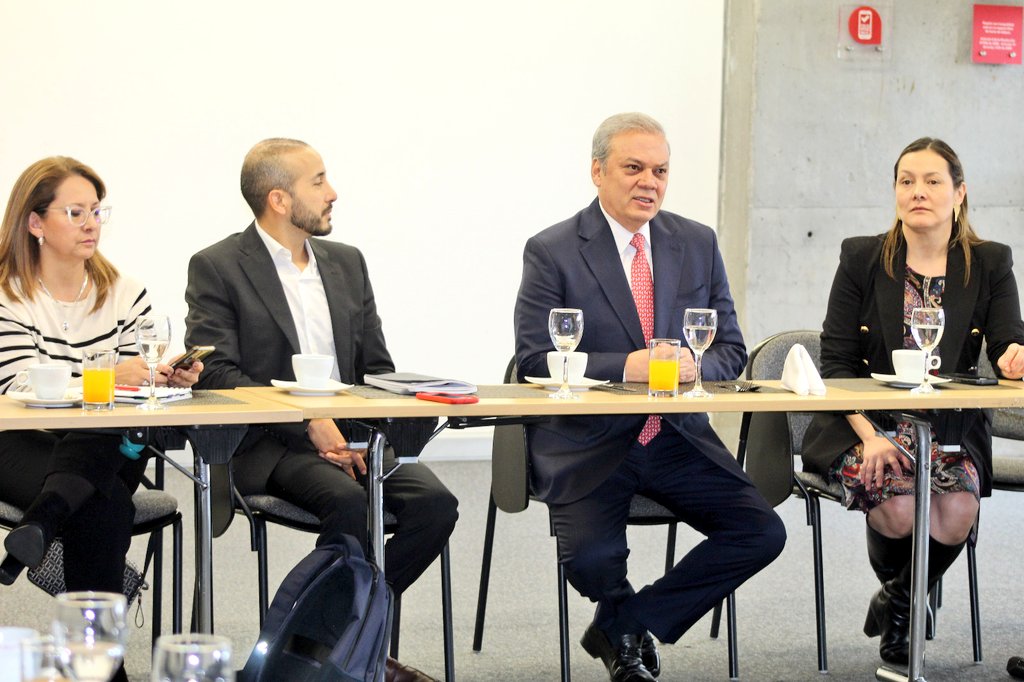 ComiteCIRC's tweet image. #CIBC/ En la última sesión del año del Intergremial, la @camaracomerbog
presentó los avances del proyecto del Campus de Ciencia, Tecnología e Innovación de #Bogotá y la #Región, y
los sectores que conforman el comité presentaron un balance de la gestión realizada durante 2024