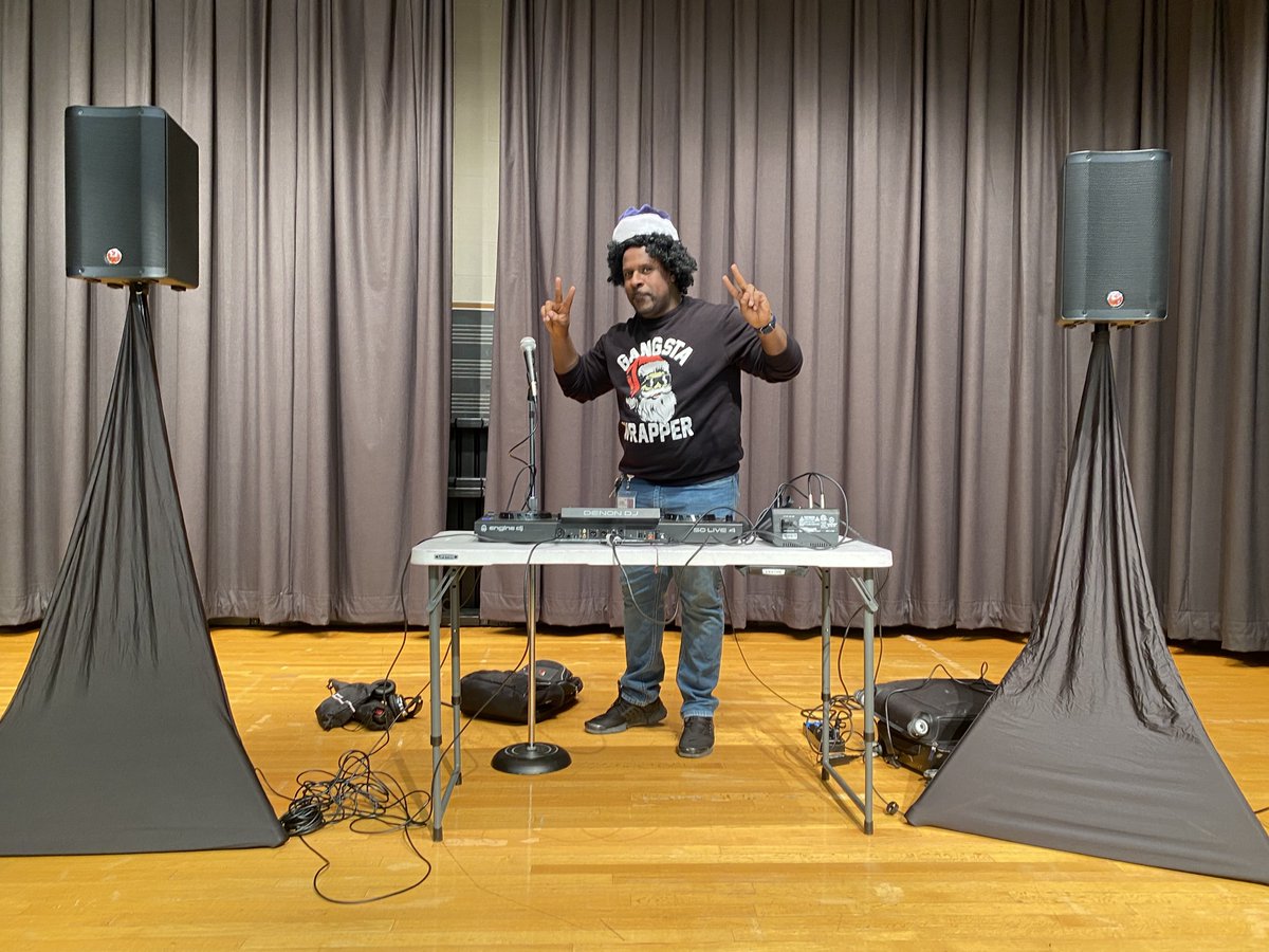 FMHS9's tweet photo. Droppin' beats and holiday cheer during lunches today at @GardenRidgeES  with Dr. DJ &amp; @FM9_StuCo  #ShineAtFM9 #OneLISD @DrMalcolm06 https://t.co/562nyEo9J3