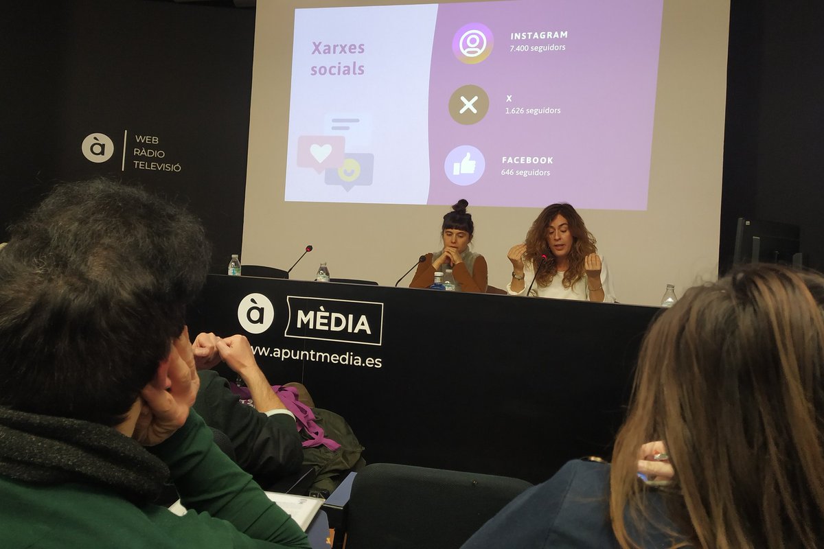 MilaEncarna's tweet photo. Presentació de la plataforma @apuntsllengua a @apunt_media 
Un material lingüístic accessible des de les aules que pot ser un suport per al professorat de Valencià. https://t.co/VwoRI6aHRZ