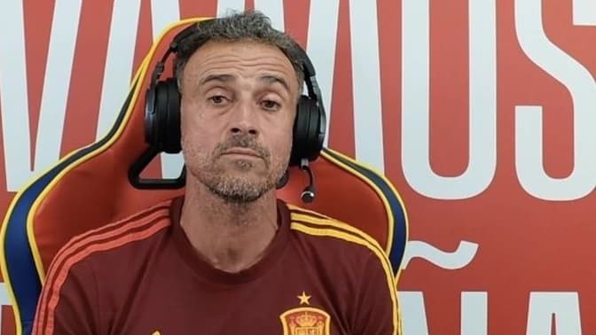 WinamaxSport's tweet photo. Pour la dernière fois, RandalKM93, non Gonçalo Ramos ne doit pas "être vendu à Wolverhampton comme tous les Portugais". Maintenant mes modos vont te ban. https://t.co/cHBUQVB2J7