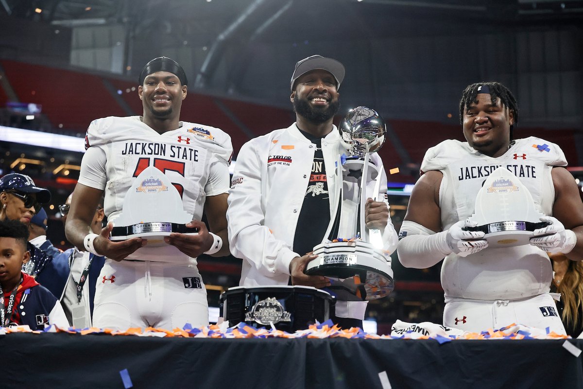 JacksonStateU's tweet photo. You asked, and the call was answered! The City of Jackson is celebrating @gojsutigersfb with a parade for their Celebration Bowl victory! 🐅 

📅 Friday, January 17, 2025, at 3PM
📍 Downtown Jackson

📰 | https://t.co/hc4puiFN9b https://t.co/UQ0PBoeXOX