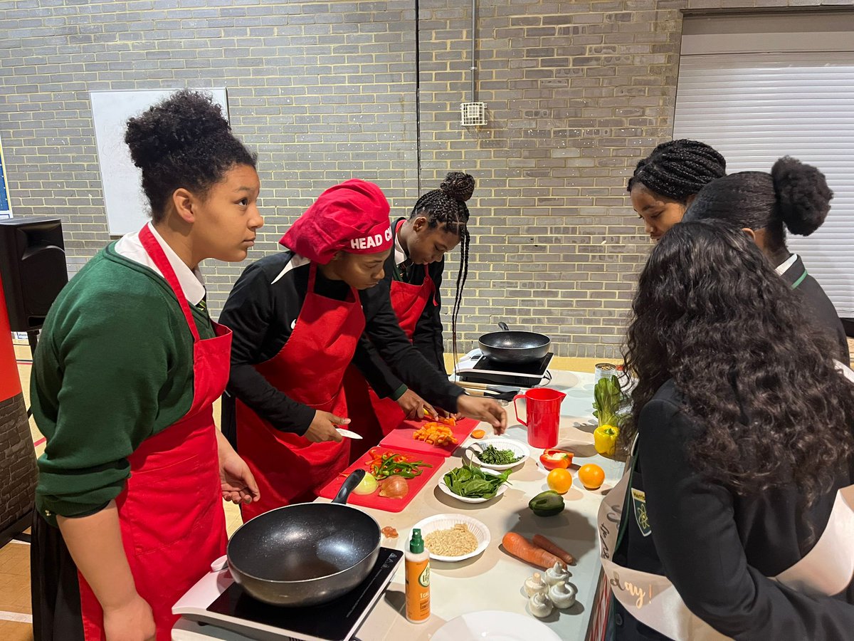 HCACP's tweet photo. Year 8 learnt all about healthy eating today through the very exciting, inspirational and interactive @SchoolFoodShow. Thank you, chef Ben! #allcanachieve @HarrisFed #pshe https://t.co/lmB3uca0fk