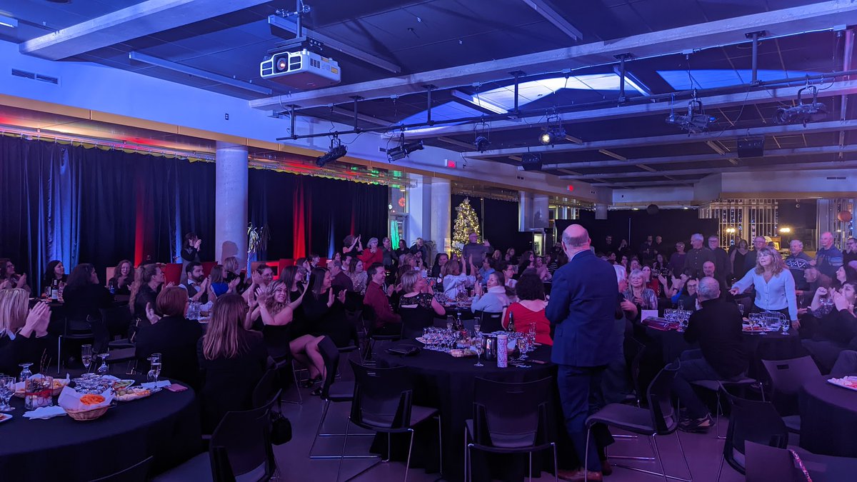 Le Cégep à L’Assomption célèbre son personnel et ses retraités en grand!
Au total, plus 160 membres du personnel se sont rassemblés au café  étudiant du Cégep pour honorer la contribution de leurs collègues,  anciens et actuels, à la grande mission éducative du Cégep à