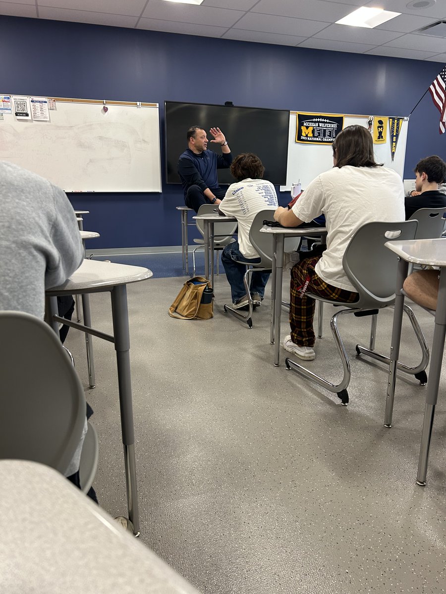 FblaRevere's tweet photo. Thanks to Jason DiLauro for speaking with our Minutemen Career Academy students.  Such an enlightening and informative presentation!  Always grateful for the opportunity! #Revere https://t.co/MVgY6nxYbt