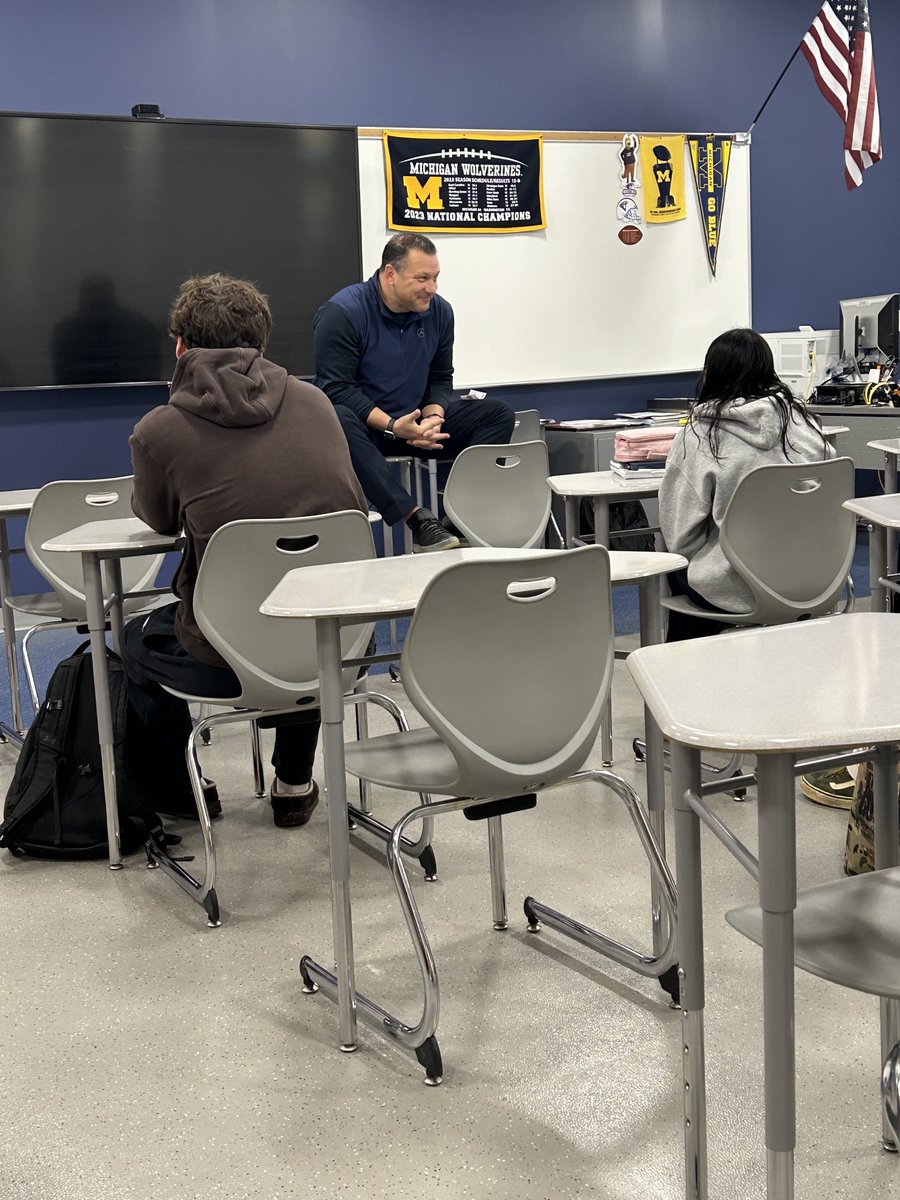 FblaRevere's tweet photo. Thanks to Jason DiLauro for speaking with our Minutemen Career Academy students.  Such an enlightening and informative presentation!  Always grateful for the opportunity! #Revere https://t.co/MVgY6nxYbt
