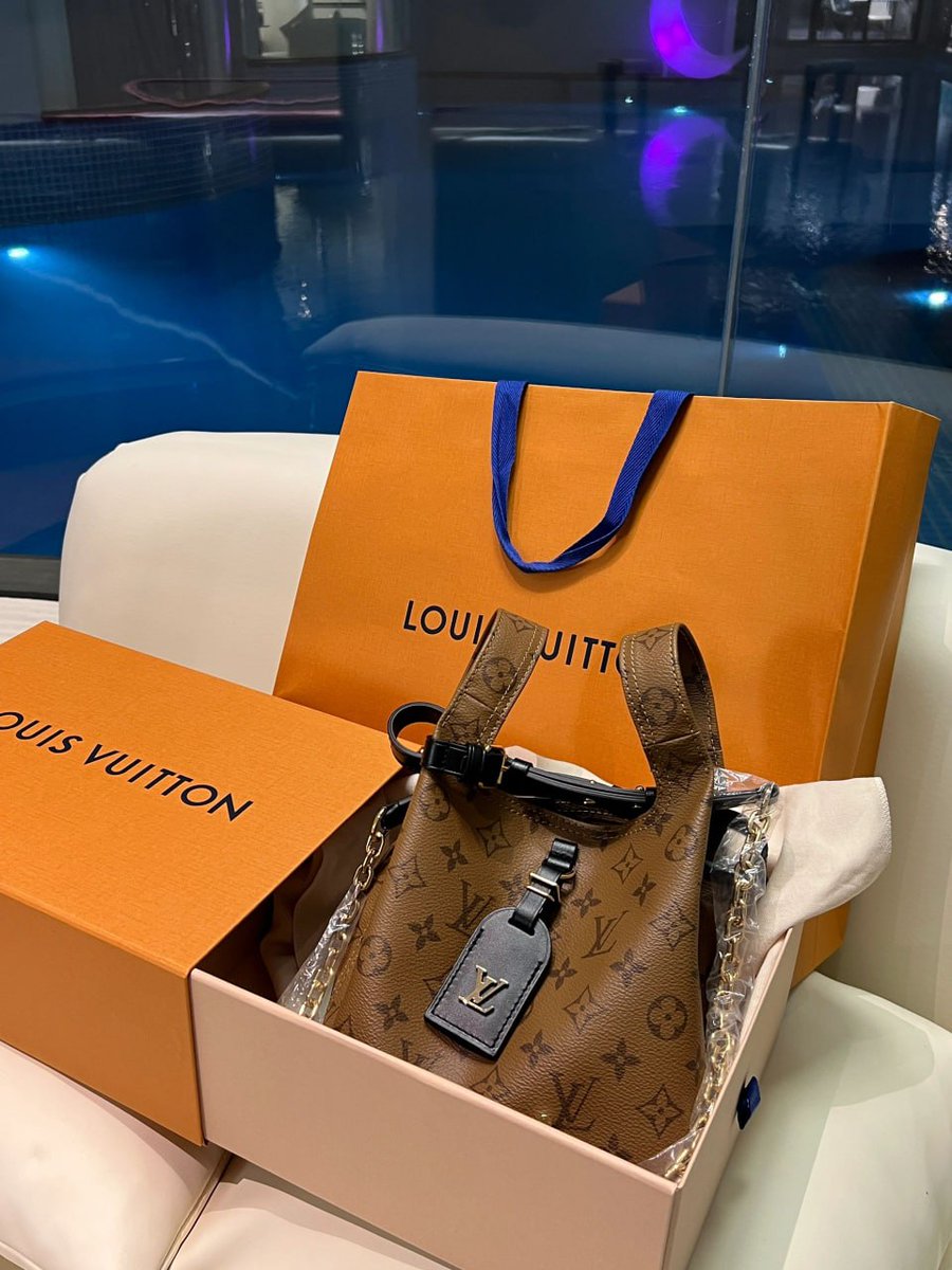 Today, while shopping, I could not let go of the attraction of the LV bag. Sometimes, a little luxury is just what you need.👜