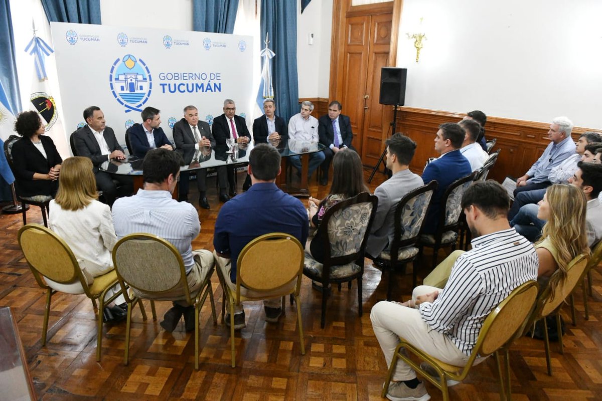 PedroSandilliok's tweet photo. Entregamos créditos del CFI a emprendedores tucumanos

Junto al gobernador @OsvaldoJaldo y representantes del @CFI_Argentina, llevamos a cabo una importante jornada para el desarrollo de nuestras pymes y la modernización del Estado.

➡️ https://t.co/RJKKszyy35 https://t.co/4duIajik4s