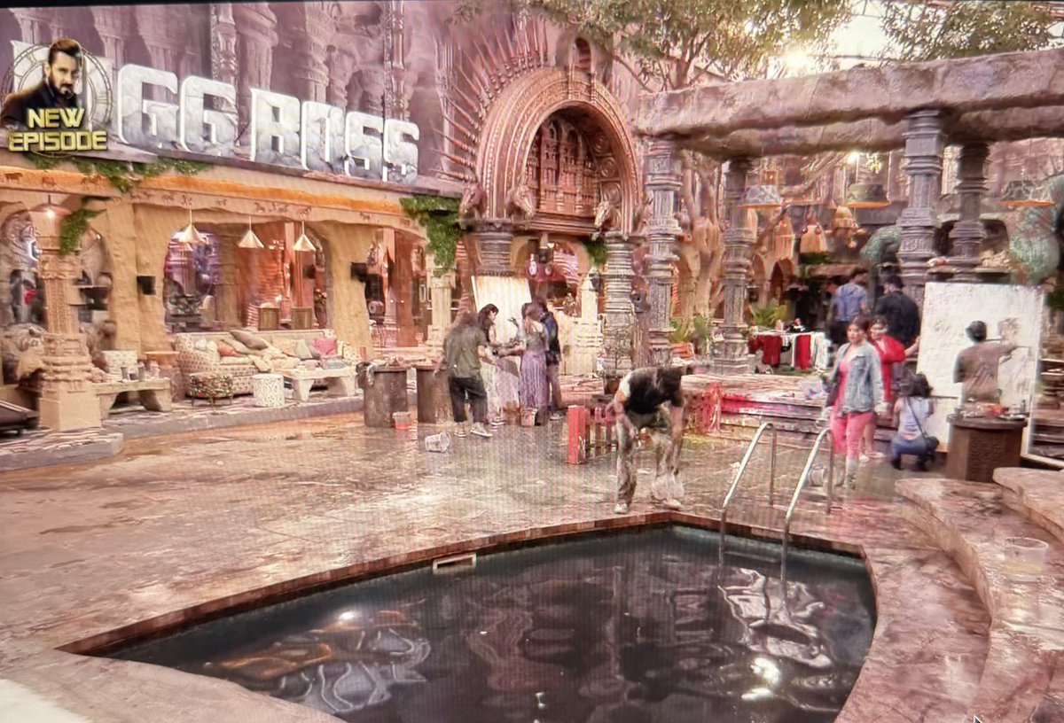 allthingzabsurd's tweet photo. LMAO!! Swimming pool ko choti ganga bana diya hai pura 😂😂
Let the chaos prevail ✌🏻
#BiggBoss18 #BB18 #EP73 https://t.co/kYE4FNPcDv