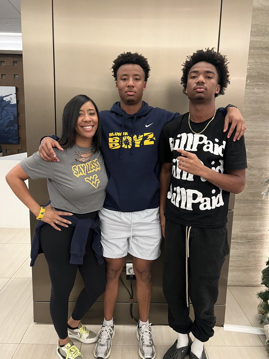 MrsJohnsonJbd's tweet image. It’s GAME DAY in Frisco! We are ready for the @FriscoBowlGame I can’t wait to cheer on my Mountaineers 💛💙 Let’s go son @ToryJohnsonJr7 @WVUfootball Let’s get it! #proudmomma #proudalum #mountaineermomma @TravisJohnson4_