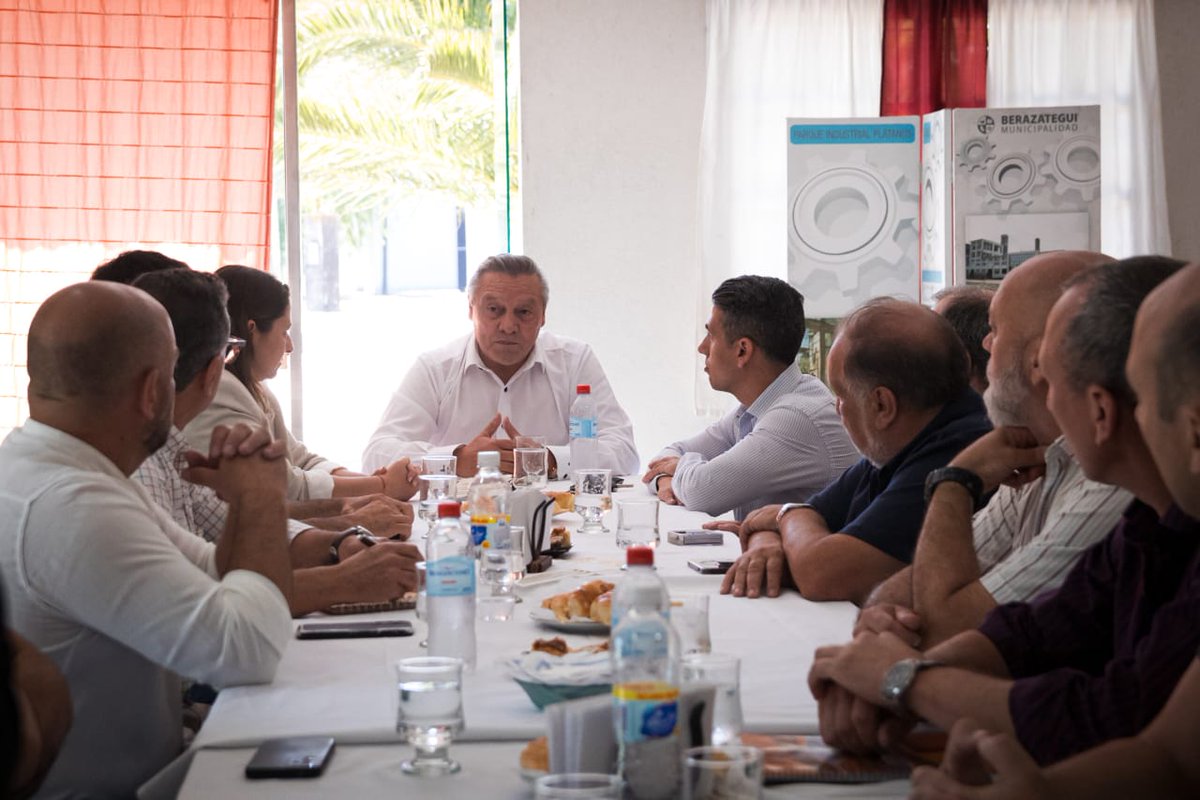 uiberazategui's tweet photo. @mariebembi , Subsecretaria de Industria y Pymes de la Provincia, recorrió el Parque Industrial Plátanos, donde visitó las empresas Metalcrom y L&amp;H. Ambas forman parte del Clúster de Petróleo, Gas y Minería, creado en Berazategui con el apoyo de la Provincia y el Municipio. https://t.co/XRtmEZQgej