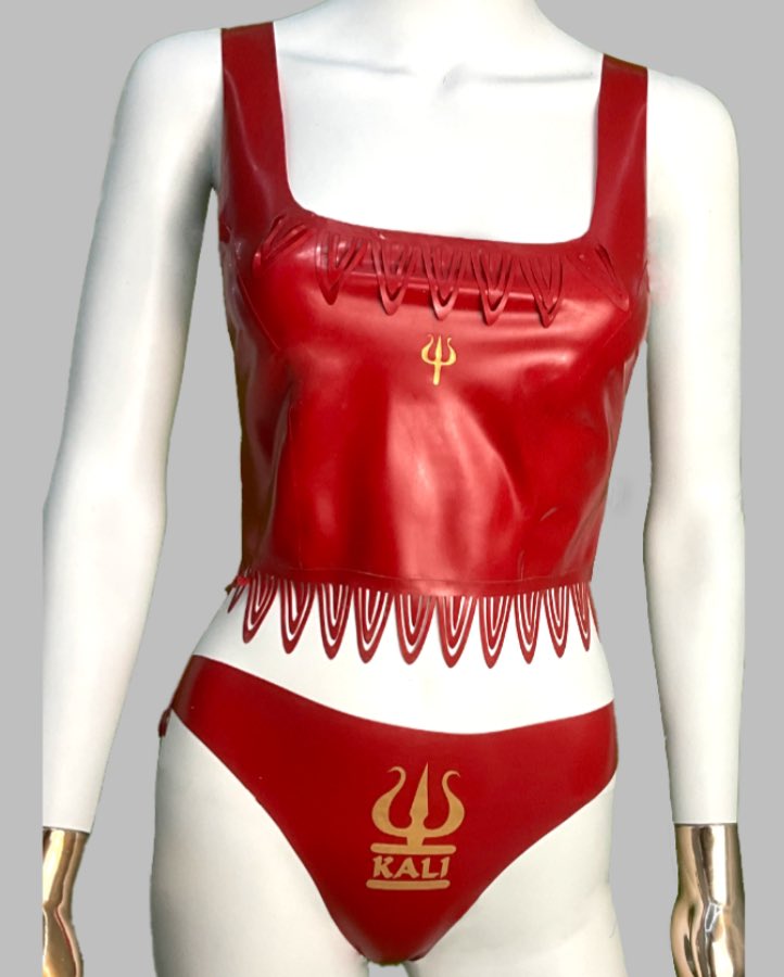 Kali_Latex's tweet photo. Red, the color that makes you shine and brings your inner fire to the surface. #latex #redfashion #red #rubber #latexfashion #custommade https://t.co/0r6QCZjd3Q