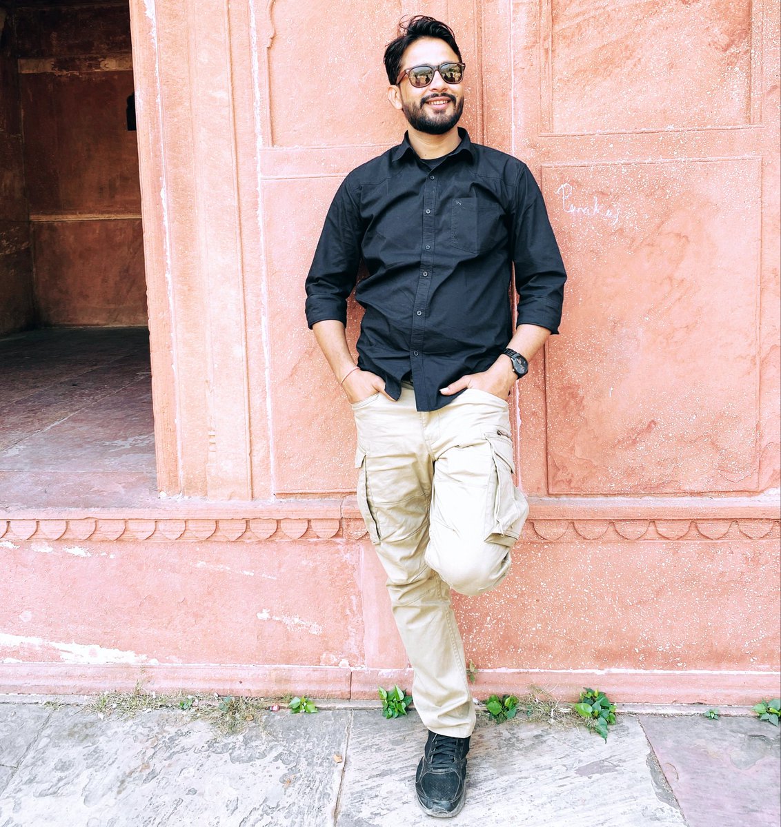 jeetu4choudhary's tweet image. सबसे ज्यादा खुशी की बात ये है कि आज पूरा परिवार खुश हैं और उसकी वज़ह मैं हूँ! हम मिडल क्लास family के लोगों के लिए शायद इससे ज्यादा ख़ुशनुमा लम्हा कोई और हो ही नहीं सकता🙏 सफ़र ने एक और मुक़ाम हासिल किया और आज #JRA में चयन हुआ साथ ही चयनित अन्य साथियों को भी बधाई और शुभकामनायें!