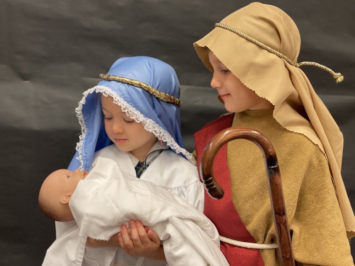 PinecrestAcadem's tweet photo. The Holy Family ❤️✝️👶

#prek3 #christmasprogram #nativity #jesusmaryjoseph #christmas #holy https://t.co/ajyqQ4IkVY