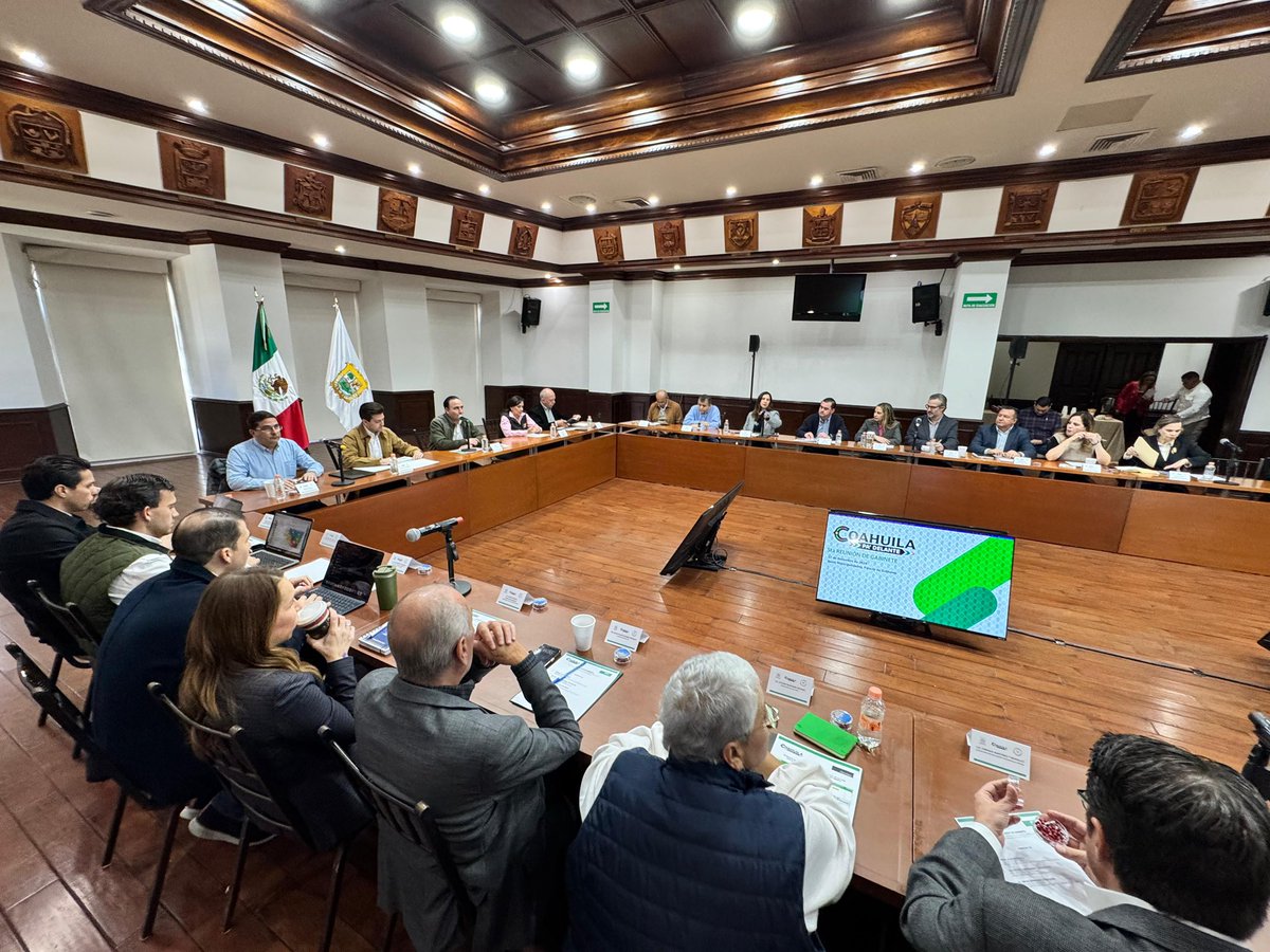 En #Saltillo en la Quinta Reunión de Gabinete. #CoahuilaPaDelante #APasosDeGigante