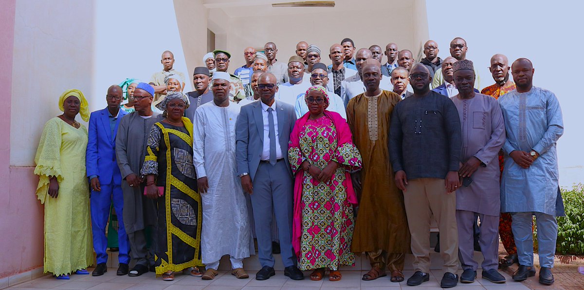 FAOMali's tweet photo. Tenue ce matin à #Bamako de la 1⃣ère réunion du comité de pilotage du projet "Paysages Résilients, Productifs & Durables" #PRPD financé par @theGEF et mis en oeuvre au #Mali par @ml_agriculture, @meaddmali & @FAOMali. (1/2) https://t.co/FRG1FAmPOV