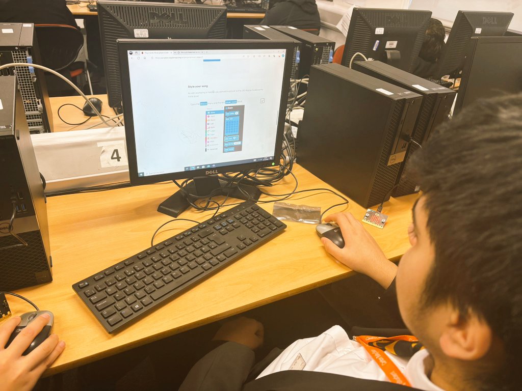CarltonBolling's tweet image. Exciting times ahead! Our Digital Leaders are diving into Raspberry Pi projects and mastering BBC micro:bit coding to kick off our new coding club. The future is digital! #CarltonComputing #CodingClub #DigitalLeaders
