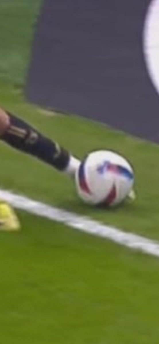 Fenerlilere göre
Dışarda.                                             İçerde.