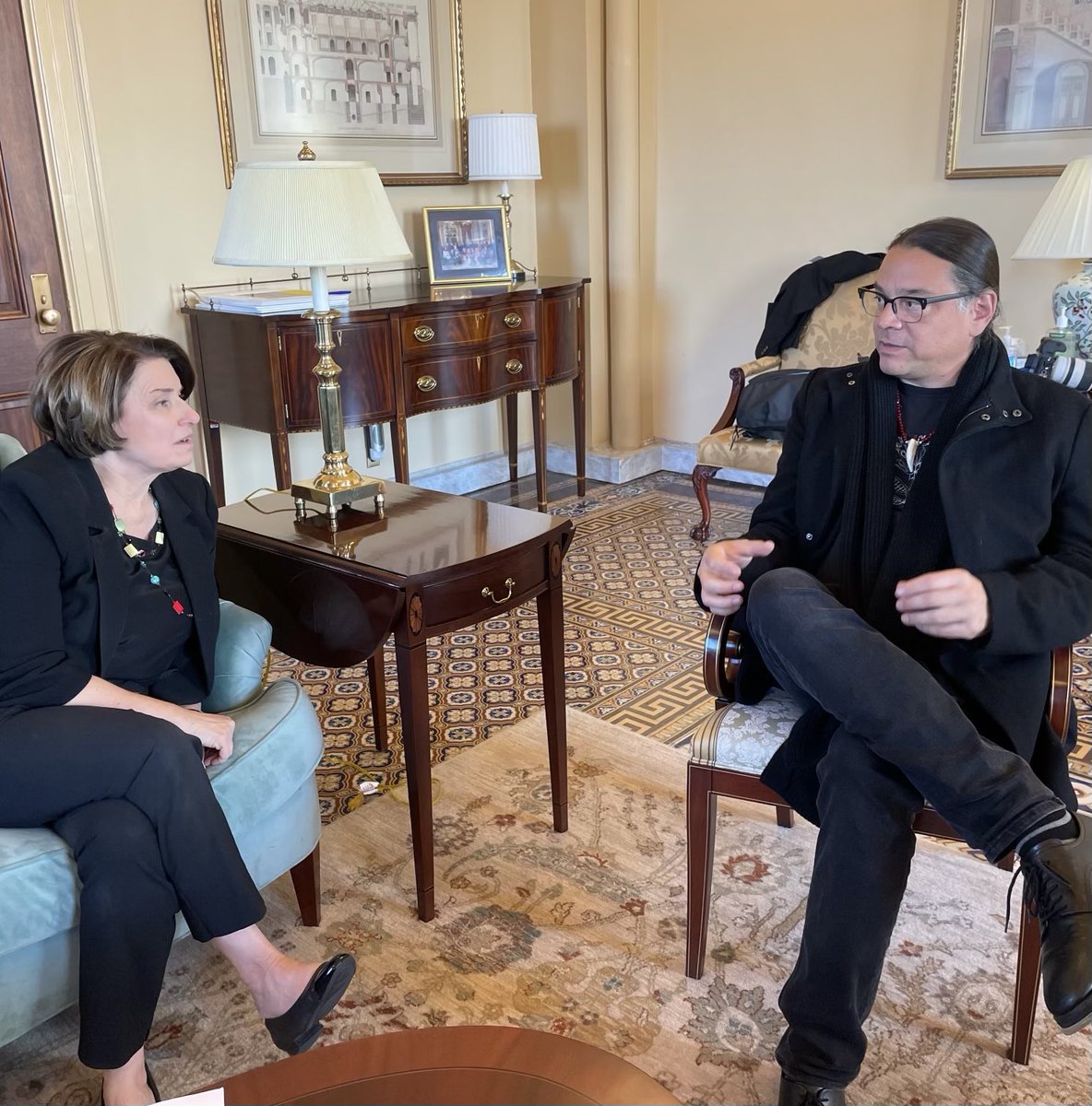 SenAmyKlobuchar's tweet image. I had a great meeting with James Beard Award-winning chef Sean Sherman of Minneapolis’s Owamni Restaurant. We discussed the important work independent restaurants are doing to mitigate the impact of climate change.