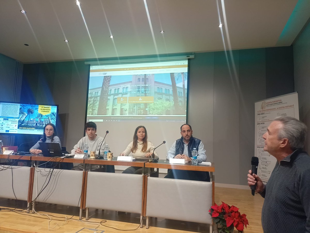 💬 Jornades de Formació i Orientació Laboral

🔹 "Empresas col•laboradores: una realitat professional" a càrrec d'exalumnat (Amparo Moreno i Miguel Lara) i de les empreses NUCLEONOVA (Fernando Sánchez del Polo) i
GONZALEZ MADROÑO Asesors i economistes (Paloma Gonzalez-Madroño