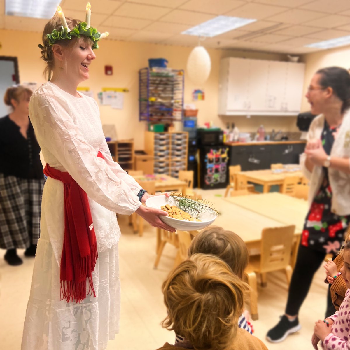 Last week, our preschoolers and kindergarteners at GIS celebrated St. Lucia Day as they learned about world cultures! Our German Track teacher, Rachel Musgrove, dressed as Santa Lucia, sang the "Santa Lucia" song, and shared delicious cookies.❤️