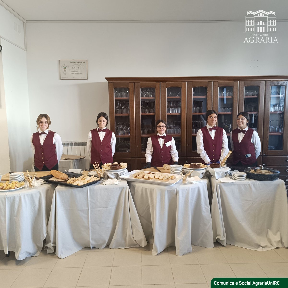 AgrariaUniRC's tweet photo. Si è tenuto presso l'IIS Gagliardi-De Filippis-Prestia di Vibo il convegno “Ulivo e olio extravergine storia cultura e nutrizione” patrocinato da Dip. Agraria UniRC, Club per l'UNESCO di Vibo V., Wigwam Vibo V. Local Community - Italy, MedExperience e dal CSV Calabria Centro. https://t.co/hxCLcCrhKq
