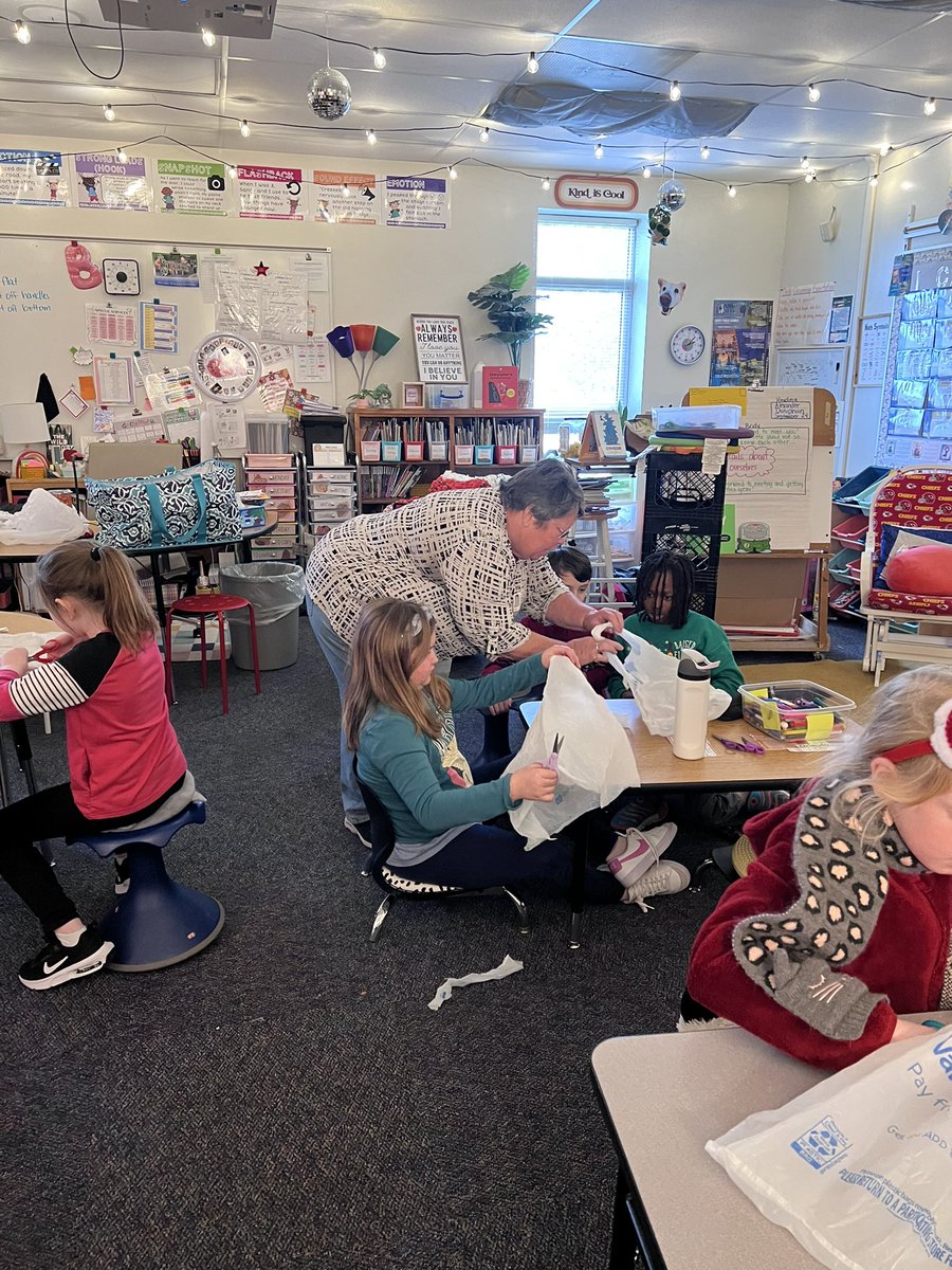 teachingwturley's tweet photo. Last week, Trimble Food Bank volunteers came to our 3rd Grade Community Outreach group to teach us how to cut plastic bags to be made into mats for individuals experiencing homelessness. We’re exciting to continue this project and give back! #LpsAD #SharetheGoodLps https://t.co/RoQWwkcBHs
