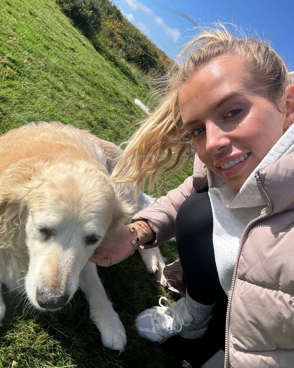 OK_Magazine's tweet photo. Love Island's Faye Winter heartbroken as beloved dog dies saying 'no one could have prepared me'
https://t.co/52MohkKphJ #fayewinter https://t.co/oDiIUasoXf