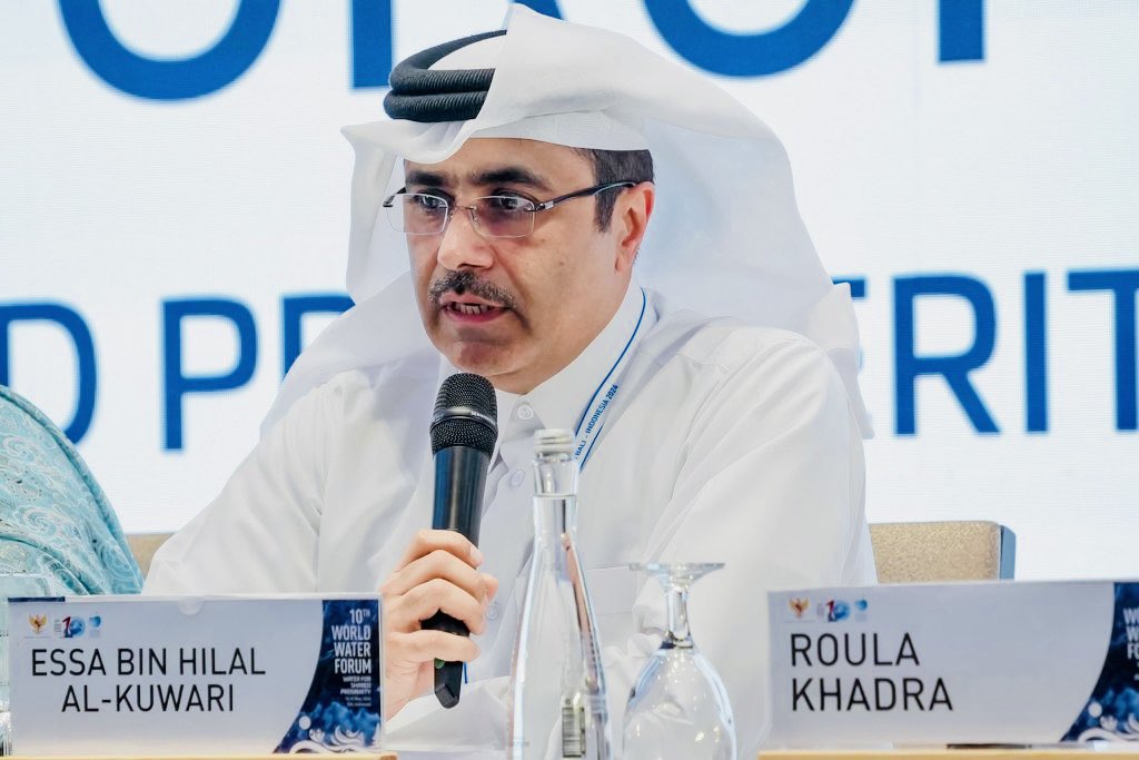 dralibakheet's tweet photo. بكل إجلال وفخر، نتقدم بأحر التهاني القلبية إلى سعادة المهندس عيسى الكواري @EssaBinHilal (بوهلال) بمناسبة نيل ثقة حضرة صاحب السمو الشيخ تميم بن حمد آل ثاني، أمير البلاد المفدى، بمنحه وزير دولة بدولة #قطر الشقيقة.

هذا القرار السامي يعكس حجم العطاء والإخلاص الذي قدمه سعادته في مسيرته المهنية المتميزة، ويبرز كفاءته الاستثنائية وقدرته على قيادة المشاريع الوطنية وتحقيق الإنجازات الكبيرة.

لقد كانت بصماته واضحة في قيادة مؤسسة #كهرماء @kahramaa ، حيث أسهم بشكل فاعل في تطوير قطاع الكهرباء والماء في دولة قطر، فضلاً عن دوره القيادي في إدارة ملف #الطاقة ل #كأس_العالم 2022، الذي حظي بإشادة عالمية بفضل #التخطيط الدقيق والتنفيذ المتقن.

كما كان لسعادته دور ريادي خلال توليه رئاسة مجلس إدارة #هيئة_الربط_الكهربائي_الخليجي  سابقا ، حيث عمل على تعزيز التعاون بين دول الخليج  في مجال الطاقة، بالإضافة إلى عضويته الفاعلة في العديد من المجالس التي ساهمت في تحقيق تطلعات الوطن.

نضرع إلى الله أن يوفق سعادته في مهامه الجديدة، وأن يكون هذا المنح لسعادته نقطة انطلاق جديدة نحو المزيد من #العطاء في خدمة #الوطن والشعب. مبارك لكم هذا المنح الغالي، متمنين لكم دوام التميز والنجاح.
#اليوم_الوطني_القطري