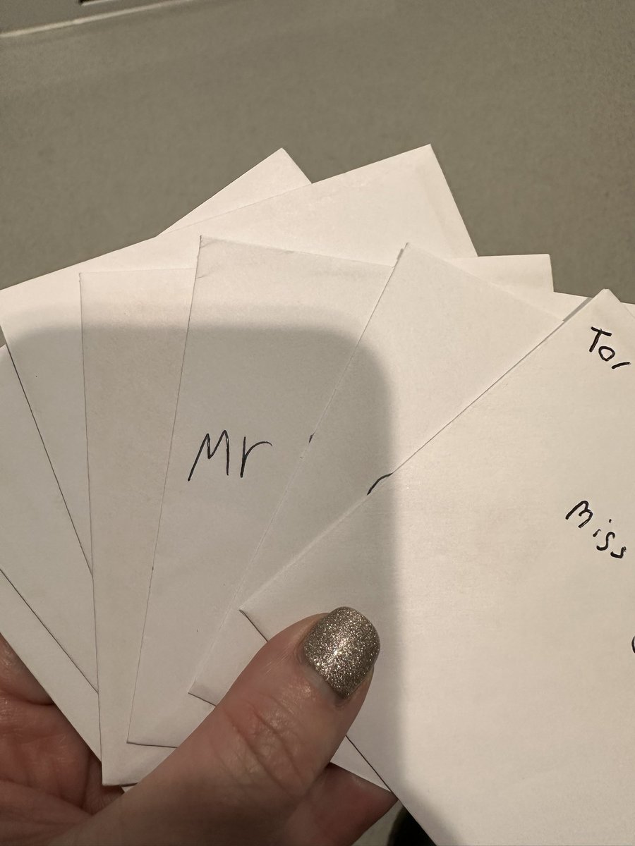 RAOK with my group today. Gave them a Christmas card each to write to any teacher they chose. I then delivered them around the school. So lovely seeing teachers reactions when they received one! 😊🎅🏻 @WHSdog <a href="/WhitmoreHigh/">Whitmore High School</a>