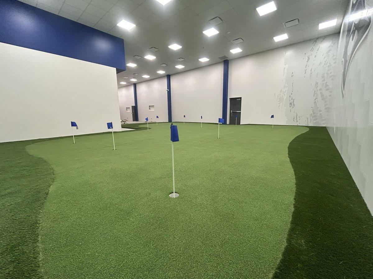 Go_Turf's tweet photo. 🚨 BIG PROJECT ALERT 🚨 Over the past week, our Go Turf-Nebraska location completed this awesome looking putting green for Creighton University. This project wasn’t easy, but it turned out amazing! #nebraskaturf #puttinggreenturf #golfpracticefacility #collegiategolf https://t.co/XsUNTyjYTN