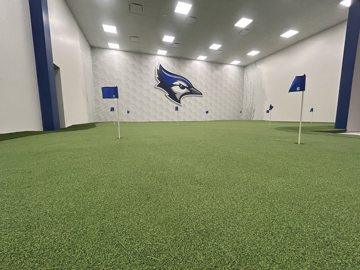Go_Turf's tweet photo. 🚨 BIG PROJECT ALERT 🚨 Over the past week, our Go Turf-Nebraska location completed this awesome looking putting green for Creighton University. This project wasn’t easy, but it turned out amazing! #nebraskaturf #puttinggreenturf #golfpracticefacility #collegiategolf https://t.co/XsUNTyjYTN