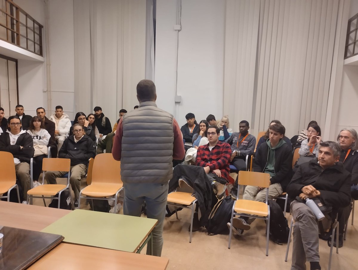 💬 Jornades de Formació i Orientació Laboral

🔹 "Professionals del s. XXI", a càrrec del departament de formació de Edem 

#Formació #FP #Xarrades #Educació #OrientacióLaboral #FuturProfessional #València #Edem