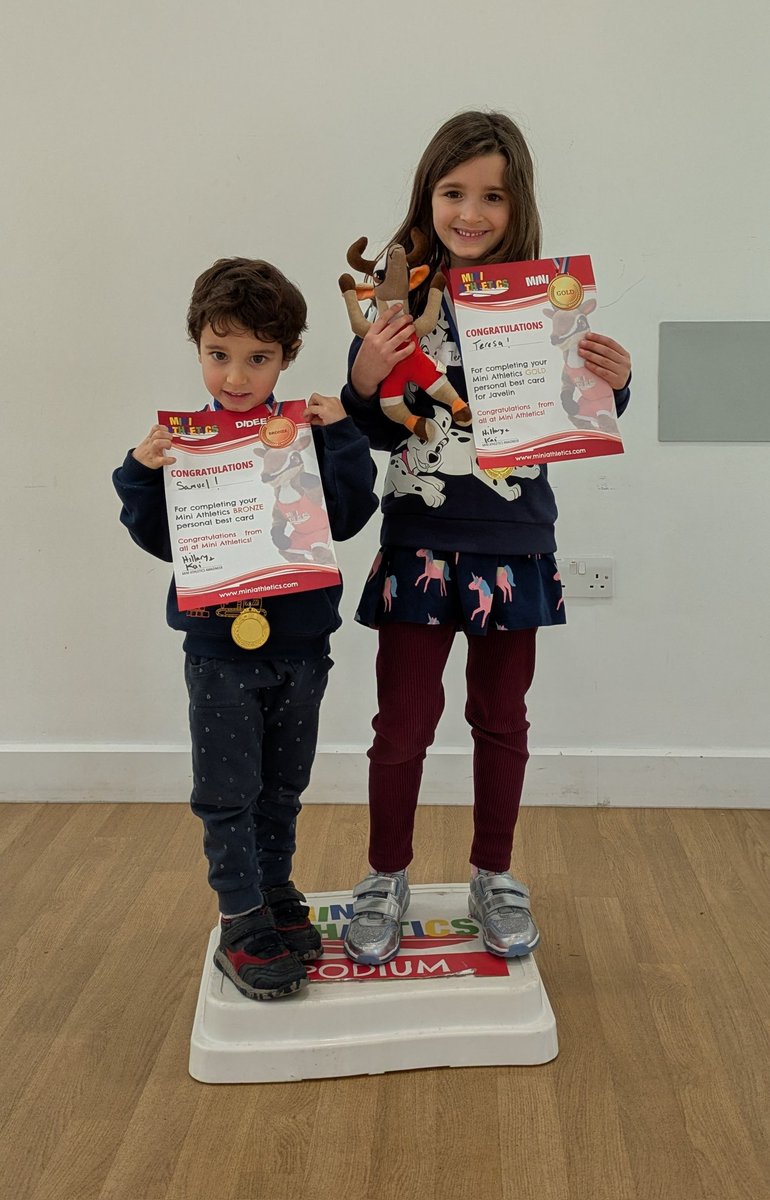 MiniAthleticCS's tweet photo. Huge congrats to siblings Samuel (Bronze) &amp; Teresa (Gold) for earning their certificates last Saturday in Hauxton! 

We love having you in our sessions – always smiling &amp; showing everyone how it’s done! 

Keep smiling, superstars!

#MiniAthletics  #hauxton #fun #brother #sister https://t.co/hMtMnuhydu