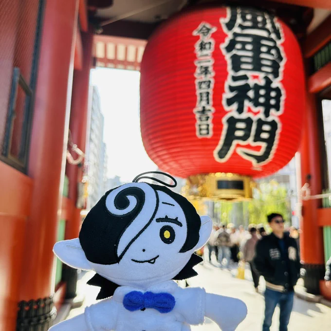 hello!!!! i'm alive and made it back from my long trip to japan!!!! it was amazing!!!!i had to take a week to recover but im back on pages and will be posting updates asap 