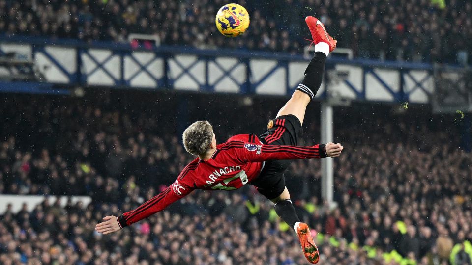 EkesonJr's tweet photo. @agarnacho7 wins the FIFA Puskas award for his Incredible Overhead Kick goal against Everton back in November 2023.

https://t.co/PiRAcWZWDG https://t.co/QwFrsjsrE2