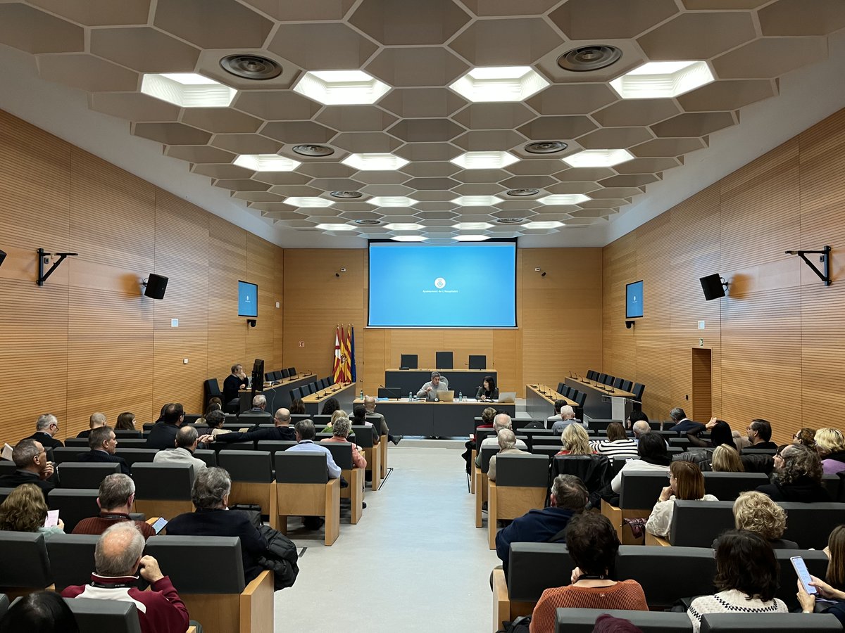 Comença el primer Consell de Ciutat presidit per l'Alcalde  <a href="/DavidQuirosLH/">David Quirós Brito</a> , integrat per representants de les entitats econòmiques, socials, professionals i veïnals. #ParticipacióLH