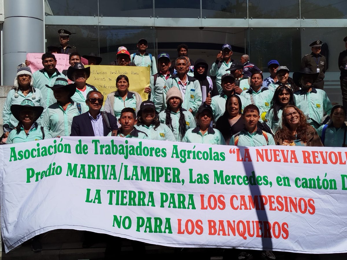 FIAN Ecuador (@fian_ecuador) on Twitter photo HISTÓRICO: <a href="/CorteConstEcu/">Corte Constitucional</a> falla a favor de campesinos de Durán y dice NO a los intereses de los Hermanos Isaías de quitarles su tierra #casoisaias abro 🧵#undrop
<a href="/FIANista/">FIAN International</a> <a href="/FIAN_UN/">FIAN_UN</a> <a href="/via_campesina/">La Via Campesina (Official EN)</a> <a href="/DefendingUNDROP/">Defending Peasants Rights</a>
<a href="/DEFENSORIAEC/">Defensoría del Pueblo de Ecuador</a> <a href="/AgriculturaEc/">Agricultura y Ganadería Ecuador 🇪🇨</a> HISTÓRICO: <a href="/CorteConstEcu/">Corte Constitucional</a> falla a favor de campesinos de Durán y dice NO a los intereses de los Hermanos Isaías de quitarles su tierra #casoisaias abro 🧵#undrop
<a href="/FIANista/">FIAN International</a> <a href="/FIAN_UN/">FIAN_UN</a> <a href="/via_campesina/">La Via Campesina (Official EN)</a> <a href="/DefendingUNDROP/">Defending Peasants Rights</a>
<a href="/DEFENSORIAEC/">Defensoría del Pueblo de Ecuador</a> <a href="/AgriculturaEc/">Agricultura y Ganadería Ecuador 🇪🇨</a>